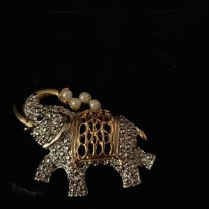 Blowing Bubbles- Elephant pin